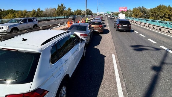 Na moste Lanfranconi smerom do tunela Sitina sa zrazilo šesť áut