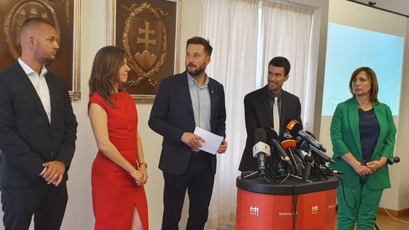 O mandát v NR SR sa vo voľbách uchádzajú aj niektorí bratislavskí starostovia