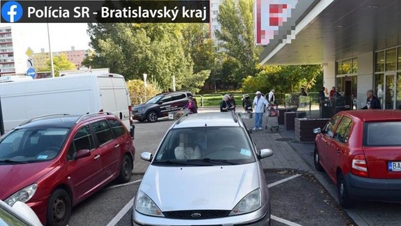 Polícia odhalila zneužívanie falšovaných preukazov ZŤP pred nákupnými centrami v Petržalke