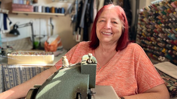 Krásny príbeh: Pani Marka je vychýrenou bratislavskou krajčírkou, táto práca ju fascinovala už od detstva