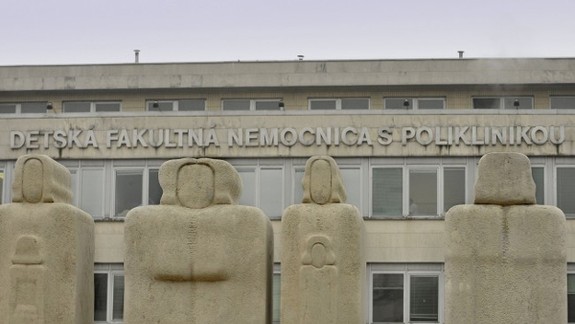 Detská nemocnica zakúpila mobilné lôžka pre rodičov