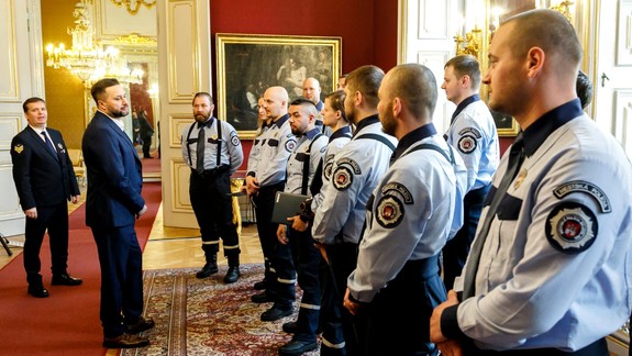 Rady mestskej polície posilnilo 16 nových mestských policajtov