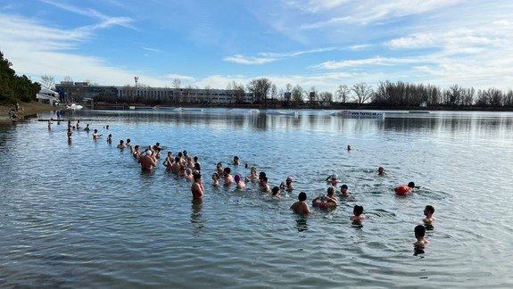 Dobroborci: Na Zlatých pieskoch sa v nedeľu otužuje na pomoc ľuďom bez domova