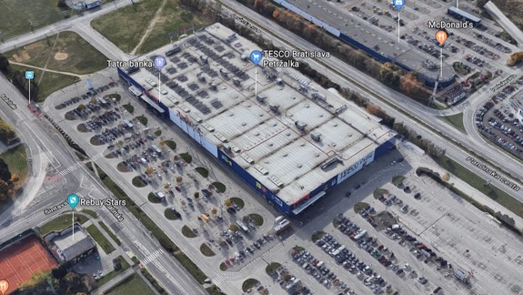 FOTO: V bratislavskej Petržalke vzniká nové nákupné centrum Galéria