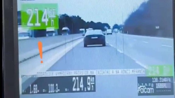 Pretekár: Vodič prekročil na diaľnici povolenú rýchlosť o viac ako 100 km/h