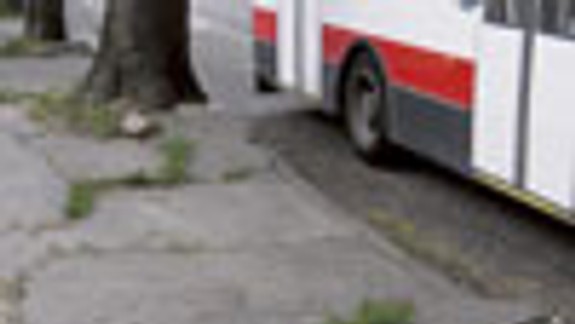 Nebezpečné chodníky na Trenčianskej