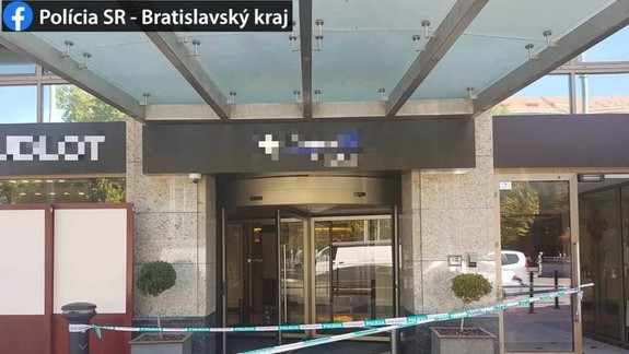 VIDEO a FOTO: Vylúpili klenotníctvo v hoteli na Hviezdoslavovom námestí