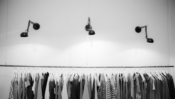 Ak ste vytriedili nenosené šatstvo, vieme, čo s ním môžete urobiť