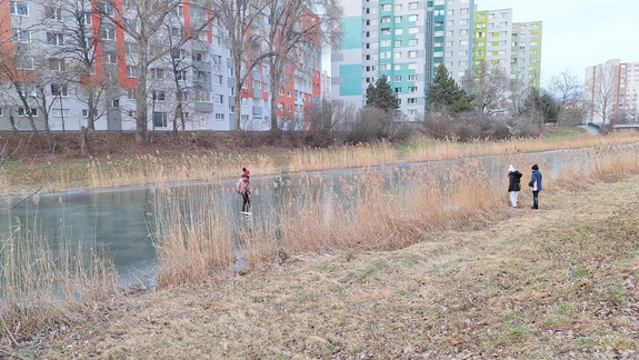 Hasiči radia, ako bezpečne vstupovať na zamrznuté vodné plochy