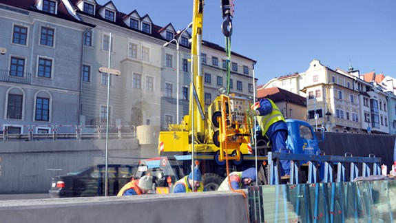 Sklenenú stenu pri Dóme sv. Martina už dokončili