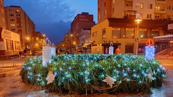 Vianočná výzdoba v Karlovej Vsi naplno zažiari už počas tohto víkendu...