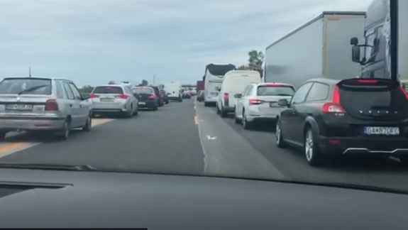 VIDEO: Polícia vyskúšala, či vodiči vedia vytvoriť tzv. záchranársku uličku