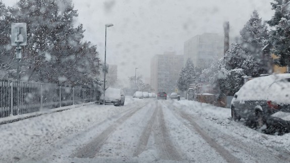 VIDEO Doprava: Situácia sa napoludnie pre sneženie začala výrazne zhoršovať