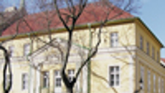 Poslanci schválili predaj kín Mladosť a Hviezda