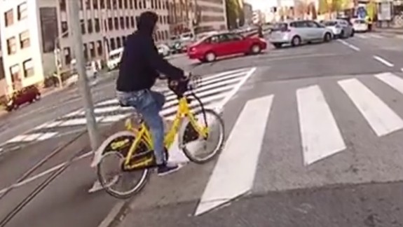 S cyklistami je to hrôza, kompetentní by mali zasiahnuť, píše nám chodkyňa Mária