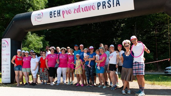 Beh pre zdravé prsia šíri povedomie o rakovine prsníka. Behá sa na Železnej Studienke už dnes
