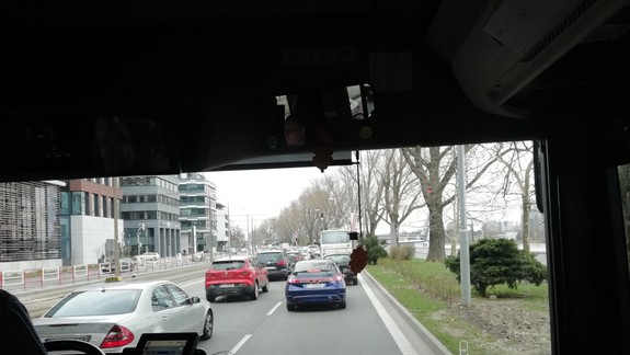 Električky na nábreží Dunaja nepremávajú pre poškodené vedenie