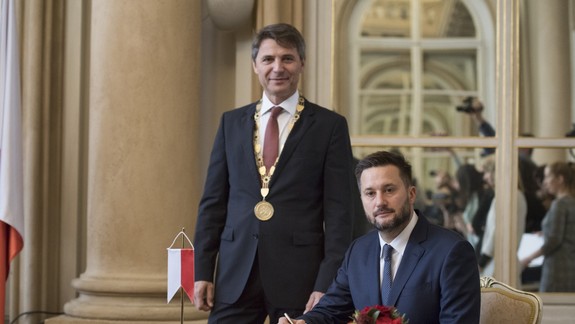 V čele hlavného mesta oddnes oficiálne stojí Matúš Vallo. Čo mu odkázal Nesrovnal?