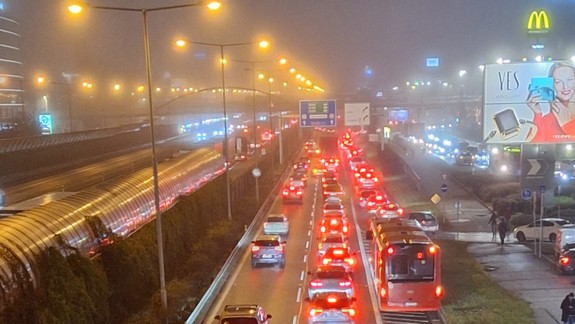 Vallo sa vyjadril k pondelkovému dopravnému kolapsu. V čom je podľa neho problém?