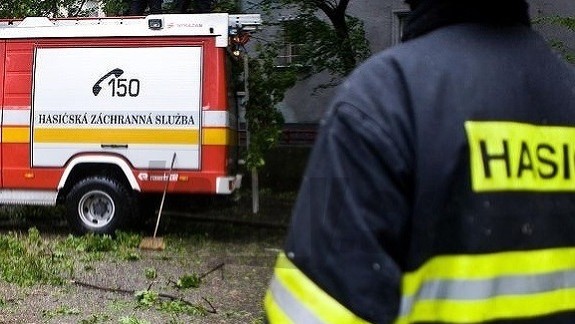 Na Ceste na Kamzík horí opustený dom, zasahuje 15 hasičov 