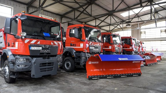 Do ulíc vyrazili sypače, hlavné mesto pre počasie preventívne zasahuje