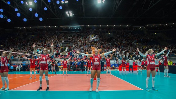 FOTO a VIDEO: Slovenské volejbalistky pobláznili Bratislavu - na ME vyhrali trikrát za sebou a postúpili zo skupiny!