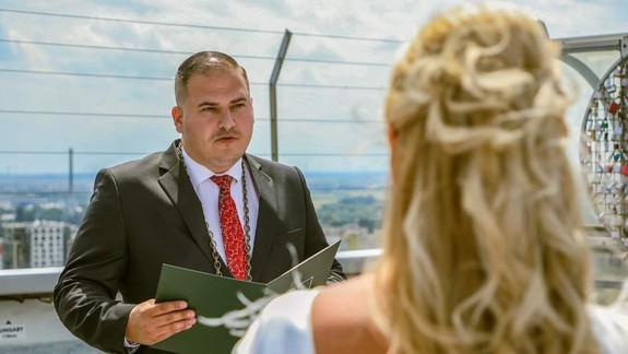 Zaujímavosti zo štatistiky: V uplynulom roku sa v Petržalke narodilo 55 párov dvojičiek, svadby sa konali i na netradičných miestach