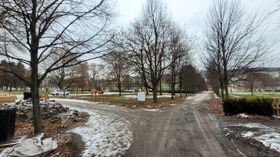 Nové stromy, chodníky, zavlažovací systém: Obnovenú Grasalkovičovu záhradu by mali otvoriť na jar 2024