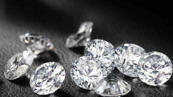 V Bratislave vystavujú diamanty a šperky za tri milióny eur