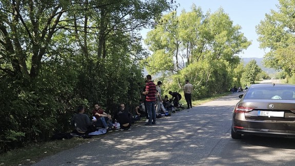 Cez Bratislavu sa presúvajú stovky migrantov, pohybujú sa najmä v mestskej časti Vajnory