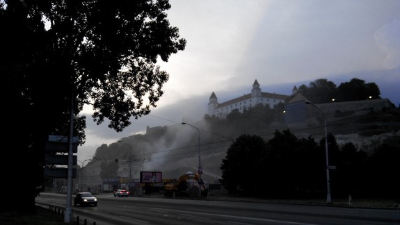 FOTO: Aj vám sa zdá akoby sa zo stavby Vydrice valil hustý biely dym? Realita je však iná...
