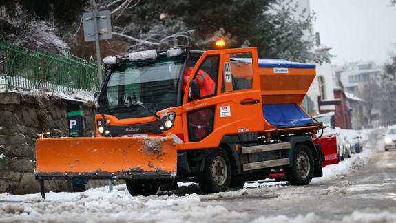 Sme v plnom nasadení, soliči a soličky idú nonstop, komentoval Vallo situáciu so snehom