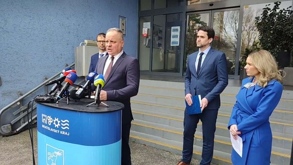 Župani vyzývajú zverejniť termín, keď bude jasné, či sa Rázsochy stihnú