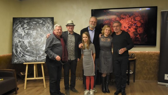 FOTO: Na vernisáži výtvarníka Igiho Brezu sa speváčka pozerala na svoje vlastné vystúpenie...