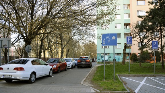 Na Furdekovej môžu rúbať, hoci stavať nechcú