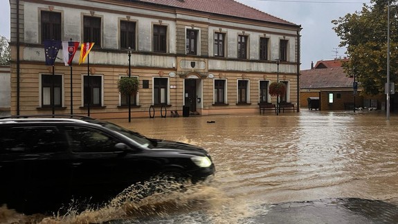 FOTO Hrozné výčiny počasia: Stupava a ďalšie obce hlásia rozsiahle záplavy