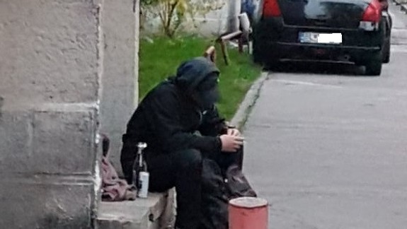 FOTO: Ružinovský starosta Martin Chren testuje nový spôsob, ako vyhnať asociálov z ulice vo štvrti 500 bytov!