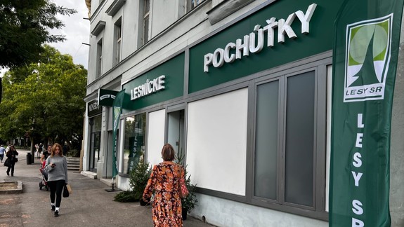 VIDEO Prvá predajňa v Bratislave: Lesnícke pochúťky prinášajú do hlavného mesta chute lesa