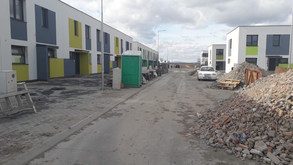 Starosta najväčšieho bratislavského satelitu: Sprísňujeme všetko, čo sa sprísňovať dá, nárast populácie je extrémny