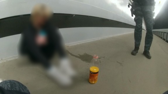 Mladá žena mala v úmysle skočiť z mosta. Zachraňovali ju hliadky mestskej polície spolu s okoloidúcimi