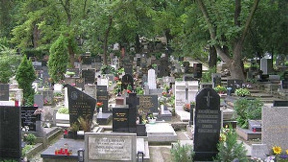 Bola to neúcta k ľuďom a pochovaným