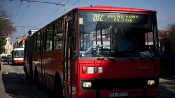 FOTO: To je naozaj nechutné - niekto vykonal veľkú potrebu priamo v autobuse MHD!