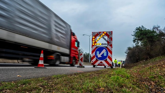 Na D2 pri križovatke Lamač bude pre demontáž dočasného značenia obmedzenie
