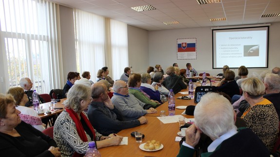 Dúbravskí seniori si môžu na prednáške podebatovať s  hematológmi