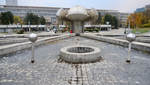 Kvet uprostred váži 12 ton: Začína sa rekonštrukcia najväčšej fontány v Bratislave