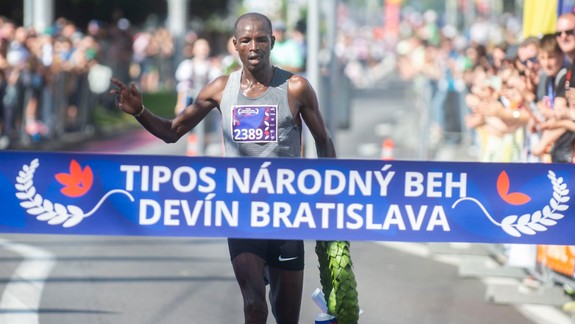 Národný beh Devín - Bratislava ovládli Keňania, zvíťazili Rono a Kipkeriová