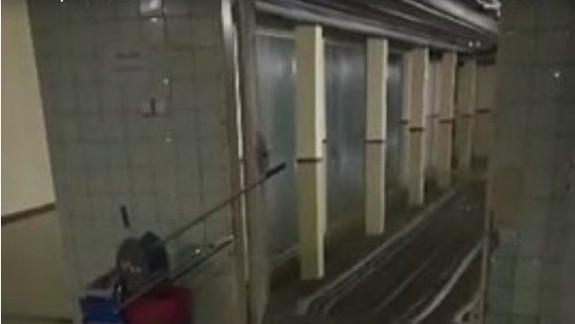 V ružinovskej nemocnici ešte zasahujú hasiči, neposkytuje akútne hospitalizácie