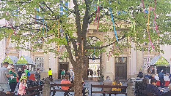 FOTO: Ako to dnes vyzeralo na Veľkonočných trhoch na Primaciálnom námestí?