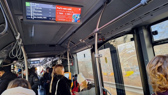 Dotyky, neslušné návrhy či iné obťažovanie v MHD: Ľudí sa pýtali,či to  zažili na vlastnej koži