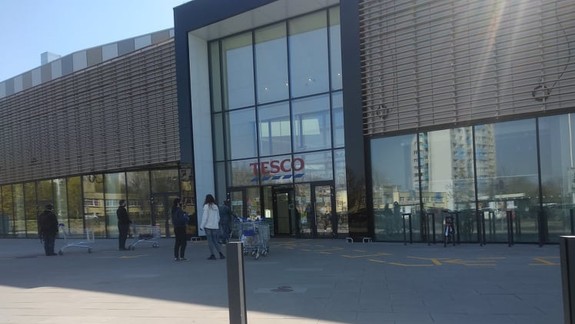 FOTO: Boli sme sa pozrieť na nákupy v hypermarketoch - kde sa tvorili najdlhšie rady?